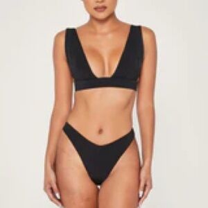 NWT- Meshki Alika Fuller Bust Ruched Bikini Top - Black